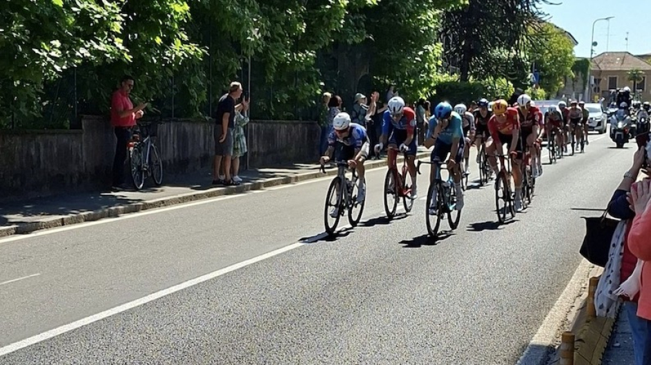 Anche Arona ha salutato il passaggio del Giro d'Italia